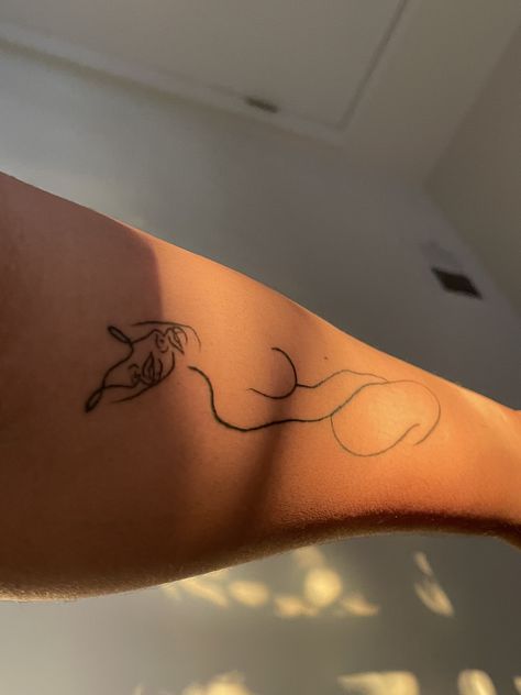 Fine Line Tattoo Dark Skin, Tattoo Dark Skin, Tattoo Dark, Gemini Tattoo, Fine Line Tattoo, Line Tattoo, Gemini Woman, Aesthetic Tattoo, Fine Line Tattoos