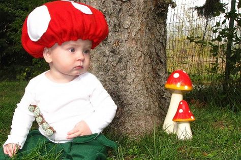 10 DIY Costume Ideas for Baby's First Halloween - ParentMap Creative Baby Costumes, Geek Outfit, Diy Baby Costumes, Toddler Dress Up, Mushroom Costume, Pola Topi, Baby Boy Halloween