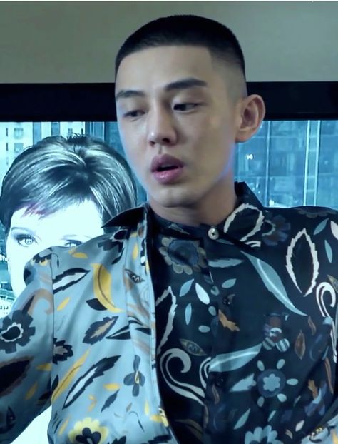 Asian Buzzcut Men, Men Buzzcut, Seoul Vibe, Buzzcut Men, Yoo Ahin, Cleft Chin, Bts Photoshoot, Asian Men's Hairstyles, Yoo Ah In