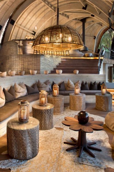 Safari Style Interior, African Lodge, African Lodges, Lodge Ideas, Luxury Safari Lodge, African Interior Design, African Architecture, African House, African Interior