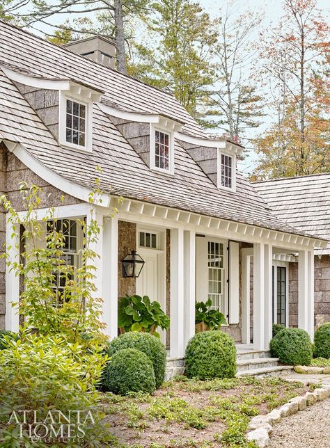 Curved Porch Roof, Cashiers North Carolina Houses, Cape Cod Style Home Exterior, Home Exterior Cape Cod, Southern Living Exterior, Rambler Farmhouse, English Cottage Farmhouse, Dixon Architect, Casas Coloniales