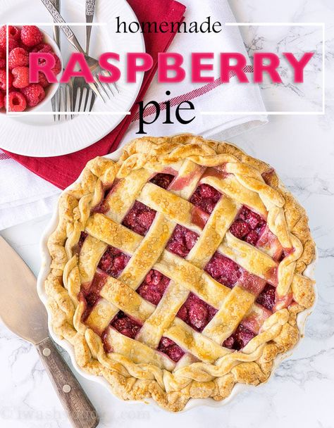 This homemade Raspberry Pie recipe is perfection! The filling is sweet and stays together, doesn't fall apart! Filled Desserts, Raspberry Pie Recipe, Fruit Pie Recipe, Raspberry Pie Filling, Berry Desserts, Summer Pie, Raspberry Pie, Cheesecake Pie, Raspberry Recipes