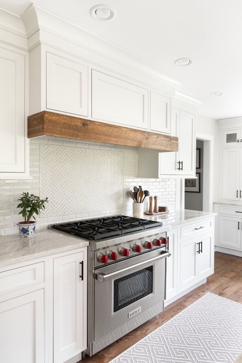 Kitchen With Wood Accents, Kitchen With Seating, White Arabesque Tile, White Upper Cabinets, Backsplash With White Cabinets, Kitchen Vent Hood, Kitchen Vent, White Kitchen Backsplash, Kitchen New York