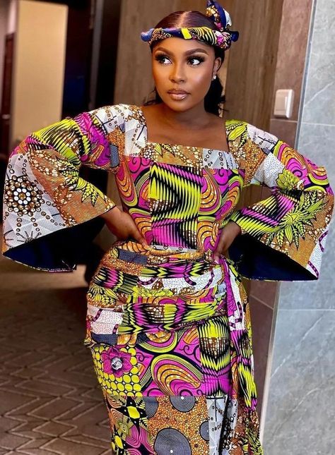 Short Dresses For Wedding, Ankara Short Dresses, African Dress Patterns, Classy Short Dresses, Ankara Short, Hand Dress, Fitted Gowns, African Designs, Chic Dress Classy