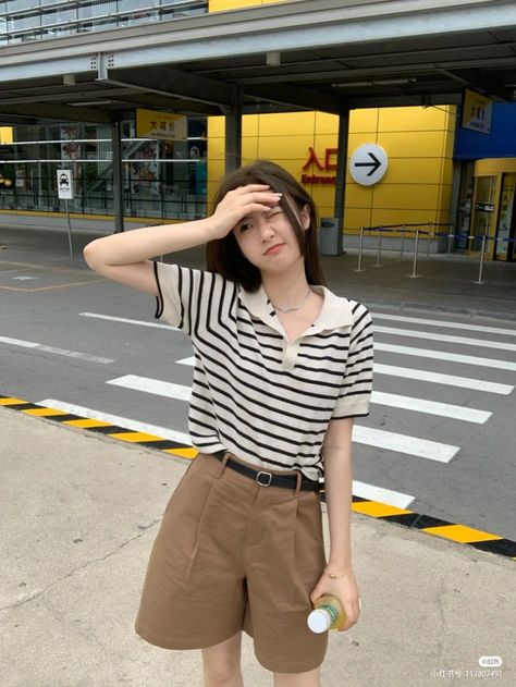 Hot Weather Outfits Korean, Casual Downtown Outfits Summer, Hongkong Ootd Summer, Korea Street Fashion Summer, Summer K Fashion, Seoul Summer Outfits, Asia Summer Outfit, Casual College Outfits Summer Street Style, College Outfits Hot Weather