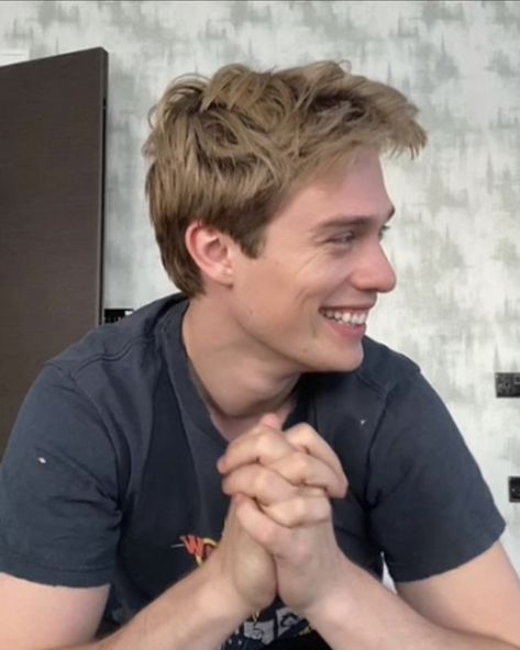 Nicholas Galitzine Smile, Nicholas Galitzine Blonde, Nicolas Galitzine, Nick Galitzine, Nicholas Galitzine, Prince Henry, Fav Celebs, Future Boyfriend, Man Crush