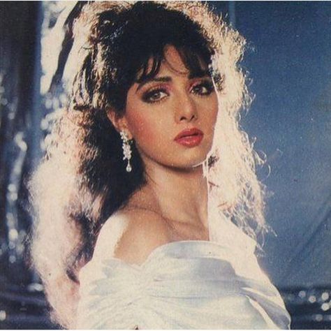 I’m deeply saddened by this news... she is someone I look up to! And gone way way too soon! Rest in peace Sri Devi you have made a… Sri Devi 90s, Sri Devi Actress, 90s Fashion For Women, Sri Devi, Indian Celebrity, 90s Fashion Women, Retro Bollywood, Movies Quotes, 90s Bollywood