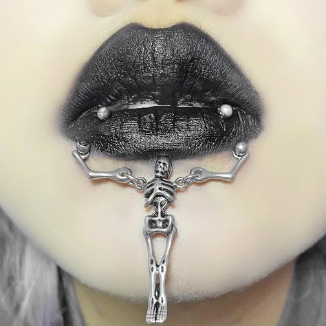 Lip Piercing Labret, Skull Demon, Lip Piercing Jewelry, Earring Cartilage, Face Piercings, Edgy Jewelry, Cool Piercings, Eyebrow Ring, Cute Piercings