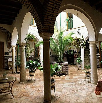 Tradicional architectura de Andalucia, Espana. Indoor Courtyard, Hacienda Homes, Mediterranean Exterior, Mediterranean Mansion, Hacienda Style Homes, Mediterranean Interior, Mediterranean Architecture, Andalucia Spain, Tuscan Design