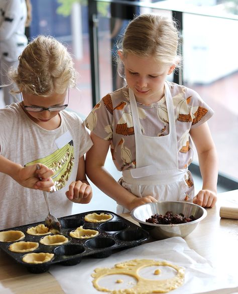 Taco Craft, Cooking Classes Design, Taco Crafts, Classroom Cooking, Children Laughing, Cooking Workshop, School Holiday Activities, Kids Baking, Kids Cafe