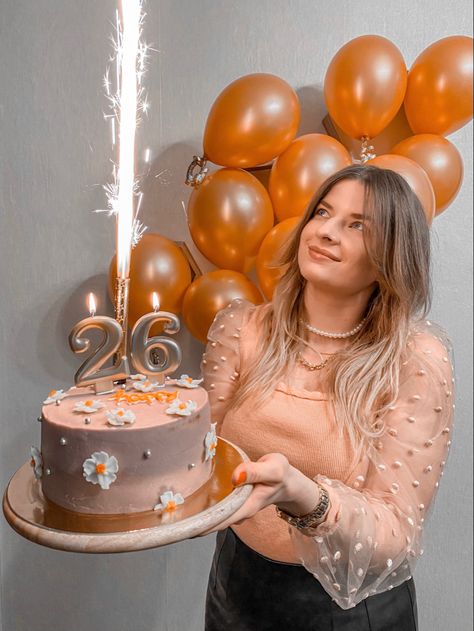 Birthday cake. 26 birthday. Cute outfit 26th Birthday Cake, 26 Birthday Cake, 26 Birthday, Birthday Inspiration, 26th Birthday, Simple Birthday, Simple Birthday Cake, Birthday Cake, Happy Birthday