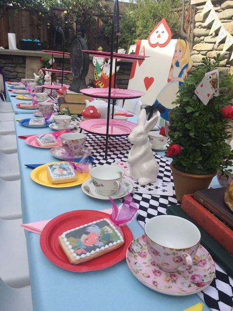 Table Settings For Parties, Alive In Wonderland, Christmas Cafe, Wonderland Crafts, Alice In Wonderland Crafts, Alice In Wonderland Tea Party Birthday, Ladies Tea, 1st Birthday Girl Decorations, Onederland Birthday Party