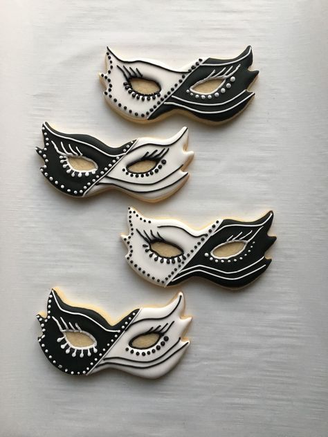 Masquerade Mask Cookies, Mask Cookies Decorated, Masquerade Cookies Decorated, Masquerade Ball Food, Mask Birthday Party Ideas, Masquerade Cookies, Masquerade Cupcakes, Sweet Sixteen Themes, Masquerade Cake