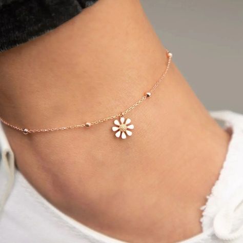 Daisy Silver Anklet ✨ A delicate daisy charm on a fine chain with an adjustable clasp that ensures a comfortable fit. Perfect for adding a whimsical touch to your outfit. 🦋 #anklet #daisy #silveranklet #daisyaccessories #modernjewelry #moderndesign #newfashion #howto Dragonfly Anklet, Daisy Anklet, Jewellery Minimalist, Anklet For Women, Anklets For Women, Summer Jewellery, Colorful Stones, Silver Anklet, Daisy Charm