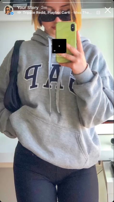 Gap Sweatshirt Outfit Aesthetic, Gap Sweatshirt Outfit, Gap Hoodie Outfit Woman, Gap Hoodie Aesthetic, Gap Sweater Outfit, Gap Hoodie Outfit, Gap Hoodies, Thrift Fits, Gap Hoodie