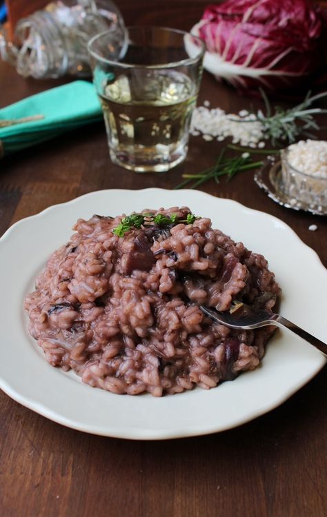 RISOTTO CON RADICCHIO ROSSO E GORGONZOLA – I SAPORI DI CASA Risotto Radicchio, Gorgonzola Sauce, Gorgonzola Cheese, Risotto Recipes, Pasta Fresca, Italian Dishes, Polenta, Gnocchi, Savoury Food