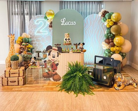 Mickey Mouse Birthday Theme, Safari Birthday Party Decorations, Safari Party Decorations, Miki Mouse, Safari Invitations, 2nd Birthday Party For Boys, Mickey Birthday Party, Safari Theme Birthday, Mickey Safari