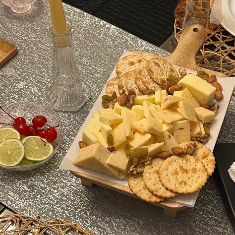 Crackers Aesthetic, Crackers And Cheese Aesthetic, Charcuterie Night Aesthetic, Cheese And Cracker Tray For Wedding, Meat Cheese Cracker Platter, Cheese Spaetzle, Cheese Sausage Cracker Platter, Salami Chips, Fancy Cheese