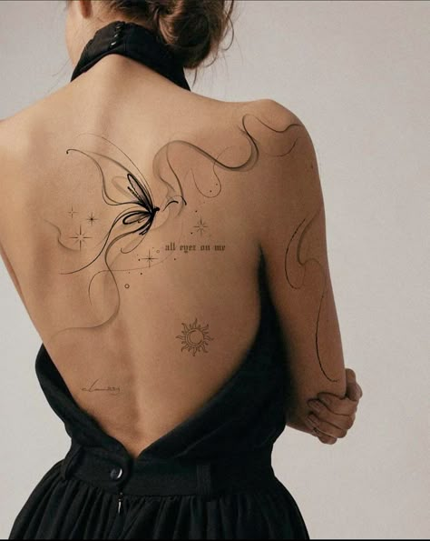 Line Tattoos On Back, Curvy Line Tattoo, Artistic Back Tattoos, Korea Tattoo Minimal, Fashion Tattoo Ideas, Abstract Back Tattoo, Scapula Tattoo, Back Tattoo Flower, Tattoo Upper Back