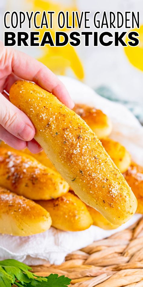 Enjoy warm buttery Copycat Olive Garden Breadsticks at home, anytime you want! This simple recipe will have you baking batch after batch! #BreadBoozeBacon #copycat #olivegarden #breadsticks #paremsan #butter #garlic #italianseasoning #sidedish #comfortfood #itaianfood #kidapproved Copycat Olive Garden Breadsticks, Garlic Breadsticks Recipe, Olive Garden Breadsticks, Homemade Breadsticks, Copycat Recipes Olive Garden, Bread Booze Bacon, Copycat Olive Garden, Bread Toppings, Make Garlic Bread