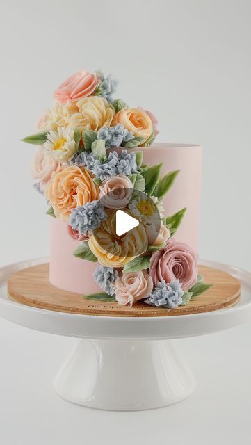 Dara Waitkus on Instagram: "🌸 Exciting news! I’m giving away my game-changing technique for getting buttercream flowers to stick and stay put on the SIDES of a cake - and you won’t find this technique anywhere else but The Piped Peony Academy! 🦄✨ This class launches TOMORROW! Link in Bio ❤️#buttercreamflowers #pipingskills #buttercream #pipingtechniques #buttercreamflorals #buttercreamcakes #buttercreamflorals #pipingtechniques #cakedecorating" Piped Peony, Cake With Buttercream, Piping Techniques, Buttercream Flowers, Buttercream Cake, Exciting News, I Am Game, Butter Cream, Link In Bio