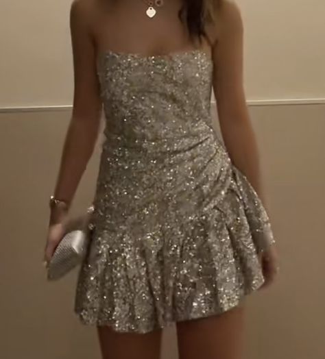 18th Birthday Dress, Silver Party Dress, Sequin Homecoming Dress, Fest Outfits, Silver Party, Dress Sequin, Looks Party, Grad Dresses, Birthday Dress