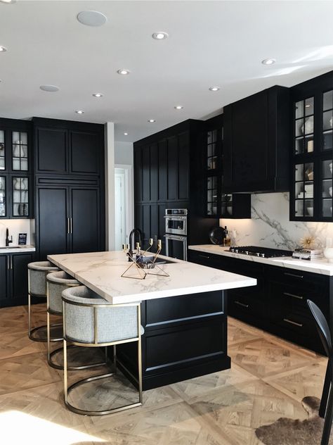 New Construction Kitchen Cabinets, Dark Modern Kitchen, Black And White Modern Kitchen, Quartzite Kitchen, Florida Kitchen, Property Ideas, Condo Remodel, Future Kitchen, Black Kitchen Cabinets