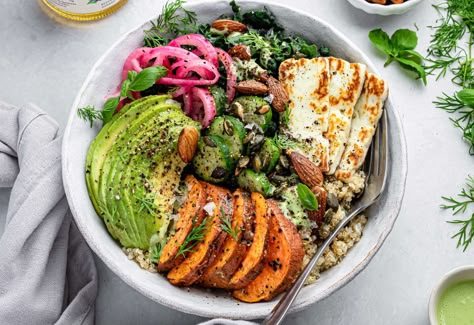 Halloumi Buddha Bowl, Halloumi Bowl Recipes, Buddha Bowl Ideas, Buddha Bowl Dressing, Vegetarian Buddha Bowl, Autumn Wellness, Halloumi Bowl, Quinoa Buddha Bowl, Bowl Dressing