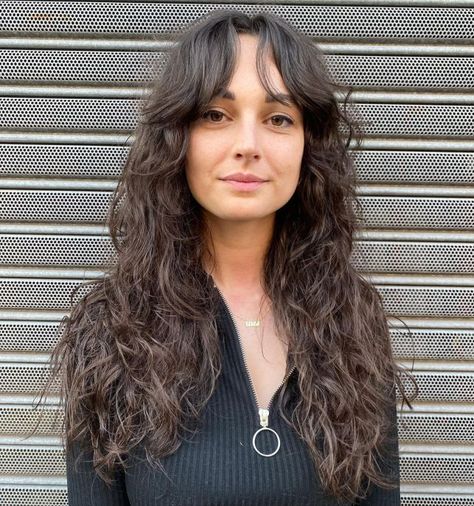 Shag Cut for Long Wavy Hair Modern Long Shag Haircut, Long Wavy Haircuts, Shag Haircut Ideas, Long Shag Hairstyles, Curly Shag Haircut, Long Curly Haircuts, Shag Cut, Natural Curly Hair Cuts, Long Shag Haircut