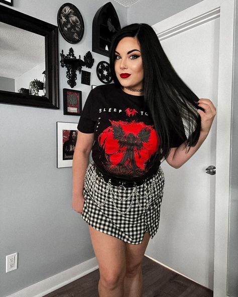 I wish I could go back in time and experience Sleep Token live again for the first time. 🥹🖤 What concerts are you looking forward to? I’m going to see Dayseeker in October and they’ve been on my bucket list for a while now! Outfit Details Sleep Token Band Shirt: @hottopic Loop Chain Waistbelt: @sheincurve Buffalo Plaid Skort: @sheincurve Code: NikkiQ215 for 15% off Shein #hottopic #htfanatic #sleeptoken #alternativefashion #htfandom Styling Band Tees, Plus Size Alternative Outfits, Plus Size Concert Outfit, Sleep Token Band, Plus Size Alternative, Plaid Skort, Red Angel, Haunting Adeline, Sleep Token