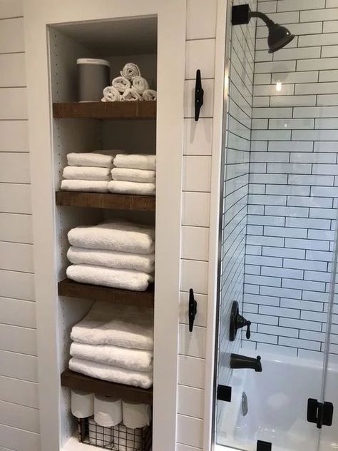 Makeover Kamar Mandi, Diy Bathroom Storage, Decor Baie, Basement Bathroom, Small Bathroom Design, Bathroom Renos, Decor Minimalist, Bathroom Remodel Master, Farmhouse Bathroom