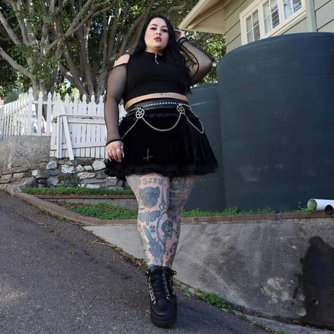 Goth Women Fashion, Plus Size Goth Outfit Ideas, Fat Goth Girl, Plus Size E Girl, Chubby Goth Girl, Plus Size Goth Outfits, Goth Outfits Plus Size, Fat Goth, Plus Size Goth Fashion