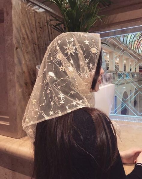 Christian Veiling Styles, Christian Veil, Christian Veils, Christian Veiling, Veiled Girl, Christian Modesty, Catholic Veil, Jewish Girl, Chapel Veil