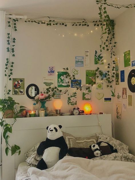 boogzel home aesthetic room decor items and ideas Green Theme Room Decorating Ideas, Matcha Room Decor, Cosy Room Ideas Aesthetic, Cozy Bed Green, Cozy Room Aesthetic Comfy, Matcha Room Aesthetic, Cosy Dorm Room, Cosy Aesthetic Bedroom, Cosy Green Bedroom