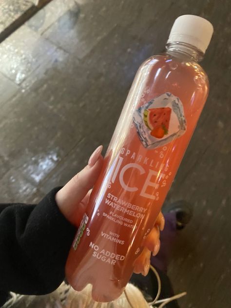 Ice Sparkling Water, Izzy Core, 2010s Aesthetic, Flavored Sparkling Water, Sparkling Drinks, Apple Pies, Birthday Wishlist, Starbucks Drinks, Sparkling Ice