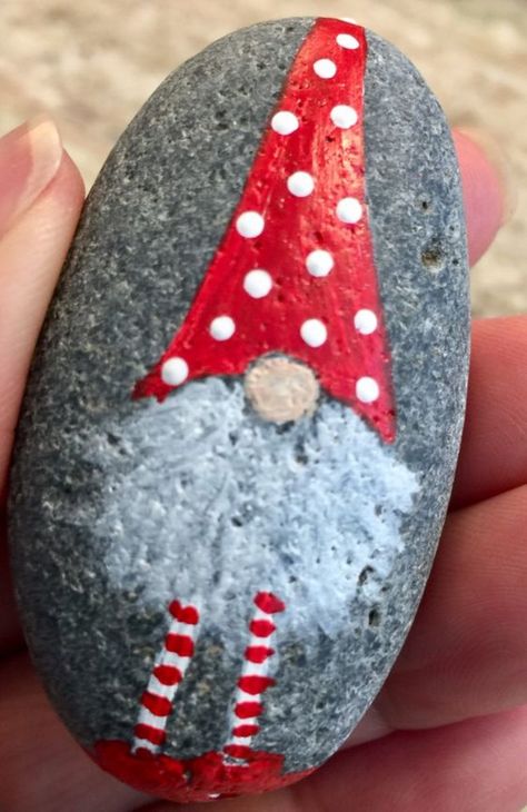 Diy Christmas Room, Painted Rocks Kids, Painted Rocks Craft, Christmas Rock, Painted Rocks Diy, Rock Painting Patterns, Rock Painting Designs, Stone Crafts, Handmade Christmas Gifts