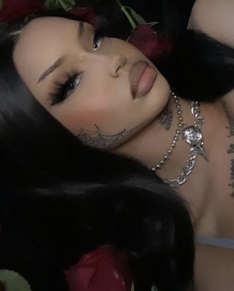 Fall Baddie, Piercings Ideas, Funky Makeup, Emo Princess, Christmas Makeup Look, Drip Nails, Dark Feminine Aesthetic, Face Card, Christmas Makeup