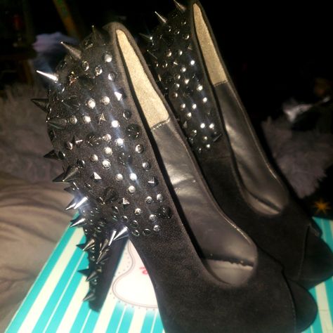 Brand New!!! In Box. Size 7, Velvet Peep-Toe Heels With Metal Spikes And Studs. Ellie Brand. Heels With Spikes, Lady Gaga 2000s Aesthetic, 2000s Stuff, Spiked Heels, Boom Clap, Bat Mitzvah Dresses, Cutest Shoes, Trashy Outfits, Baddie Vibes