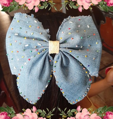 Reusing Old Jeans, Hair Bows Diy Ribbon, Rubber Band Crafts, Embroidered Hair Bows, Girls Hair Bows Diy, Denim Bows, Diy Hair Accessories Ribbon, Diy Fabric Jewellery, Hair Clips Diy