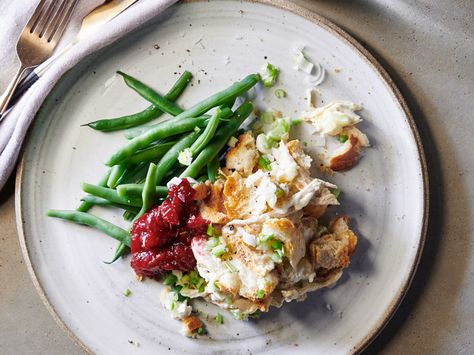 Joanna Gaines' Friendsgiving Casserole Recipe Has Us Ready to Throw a Party Tonight Friendsgiving Casserole, Magnolia Table Recipes, Joanna Gaines Recipes, Thanksgiving Casserole, Friendsgiving Food, Fitness Hacks, Cranberry Sauce Recipe, Chicken Casserole, Joanna Gaines