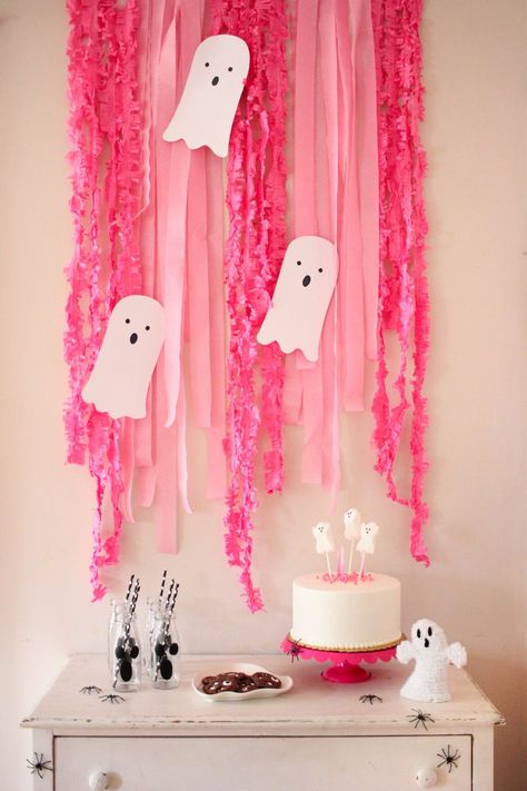 Pink Halloween Birthday Party, Pink Halloween Birthday, Halloween First Birthday, Halloween 1st Birthdays, Halloween Themed Birthday Party, Dekorasi Halloween, Halloween Birthday Party, Adornos Halloween, Halloween Tattoo