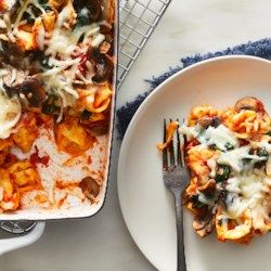 Baked Tortellini With Spinach, Tortellini Spinach Bake, Cheesy Spinach Tortellini, Healthy Baked Tortellini, Tortellini Spinach Mushroom Recipes, Tortellini Bake, Red Lentil Soup, Spinach Stuffed Mushrooms, Vegetarian Dinners