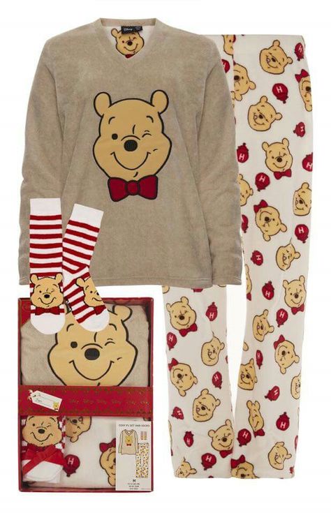 Winnie the pooh Christmas Home Outfit, Winnie The Pooh Merchandise, Winnie The Pooh Stuff, Family Disney Outfits, Disney Pjs, Cute Disney Outfits, Hype House, Comfy Pjs, Cute Winnie The Pooh