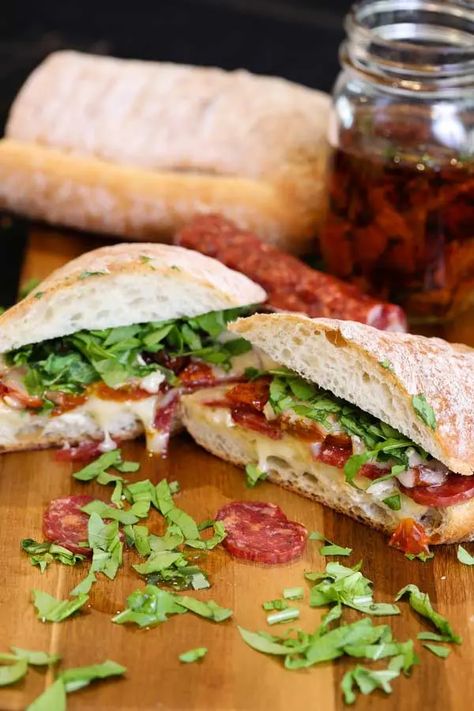 Spicy Salami and Roasted Tomato Sandwich - Grill Recipes - Grillseeker Peperoni Sandwich, Roasted Tomato Sandwich, Flatbread Sandwiches, Salami Sandwich, Salami Recipes, Cold Sandwiches, Bacon Sandwich, Tomato Sandwich, Grill Recipes