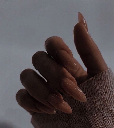 Image shared by Jarbas Jacare. Find images and videos about nails on We Heart It - the app to get lost in what you love. Academia Nails, Dark Academia Nails, Monochromatic Nails, Summer Nails 2022, 2022 Nails, Model Nails, Simple Gel Nails, Pretty Gel Nails, Beauty Nail