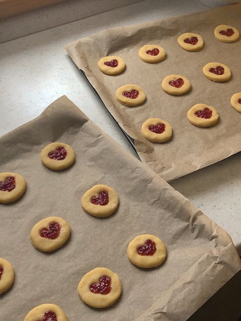 Baking Heart Cookies, Couples Baking Aethstetic, Pinterest Cookies Aesthetic, Aesthetic Baked Goods Recipes, Theodora Aesthetic, Baking Aethestic, Cookie Making Aesthetic, Bake Off Aesthetic, Couple Baking Aesthetic