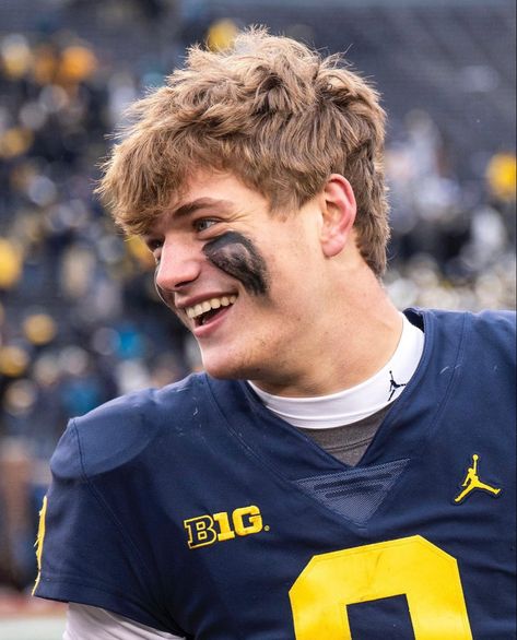 Jj Mccarthy, Michigan Go Blue, Mc Carthy, Cute Football Players, Wolverines Football, Michigan Wolverines Football, College Guys, Cute Guy Pics, College Boys