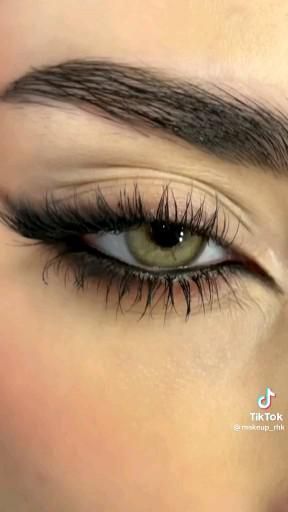 Eye Photos Aesthetic, Simply Smokey Eye, Prom Dark Makeup, Cute Going Out Makeup, Smoky Makeup Ideas, How To Make A Smokey Eye, Easy Smoky Makeup, How To Make Smoky Eyes, Makeup Looks For Sleepy Eyes