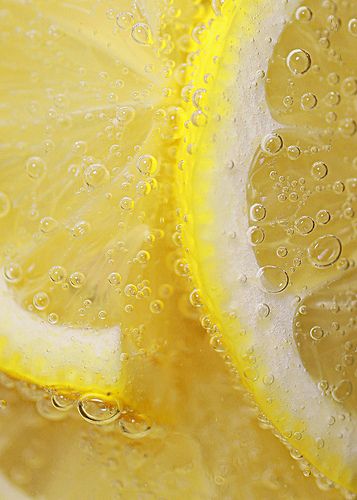 Yellow Bubbles, Yellow Photography, Yellow Aesthetic Pastel, Lemon Drink, Fruit Photography, Lemon Cookies, Take A Photo, Tonic Water, Yellow Wallpaper