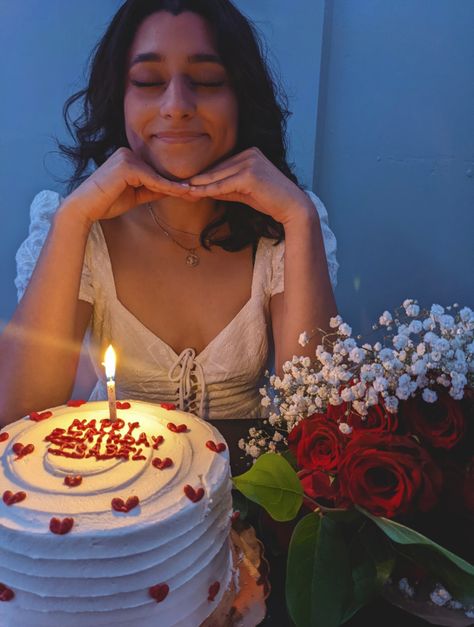 Pic With Birthday Cake, Pics With Cake Pose, Birthday Poses With Cake Aesthetic, Birthday Pose Aesthetic, Birthday Photo Poses With Cake, Birthday Cake Poses For Instagram, Cute Bday Decorations, Desi Birthday Aesthetic, Poses For Birthday Photoshoot With Cake